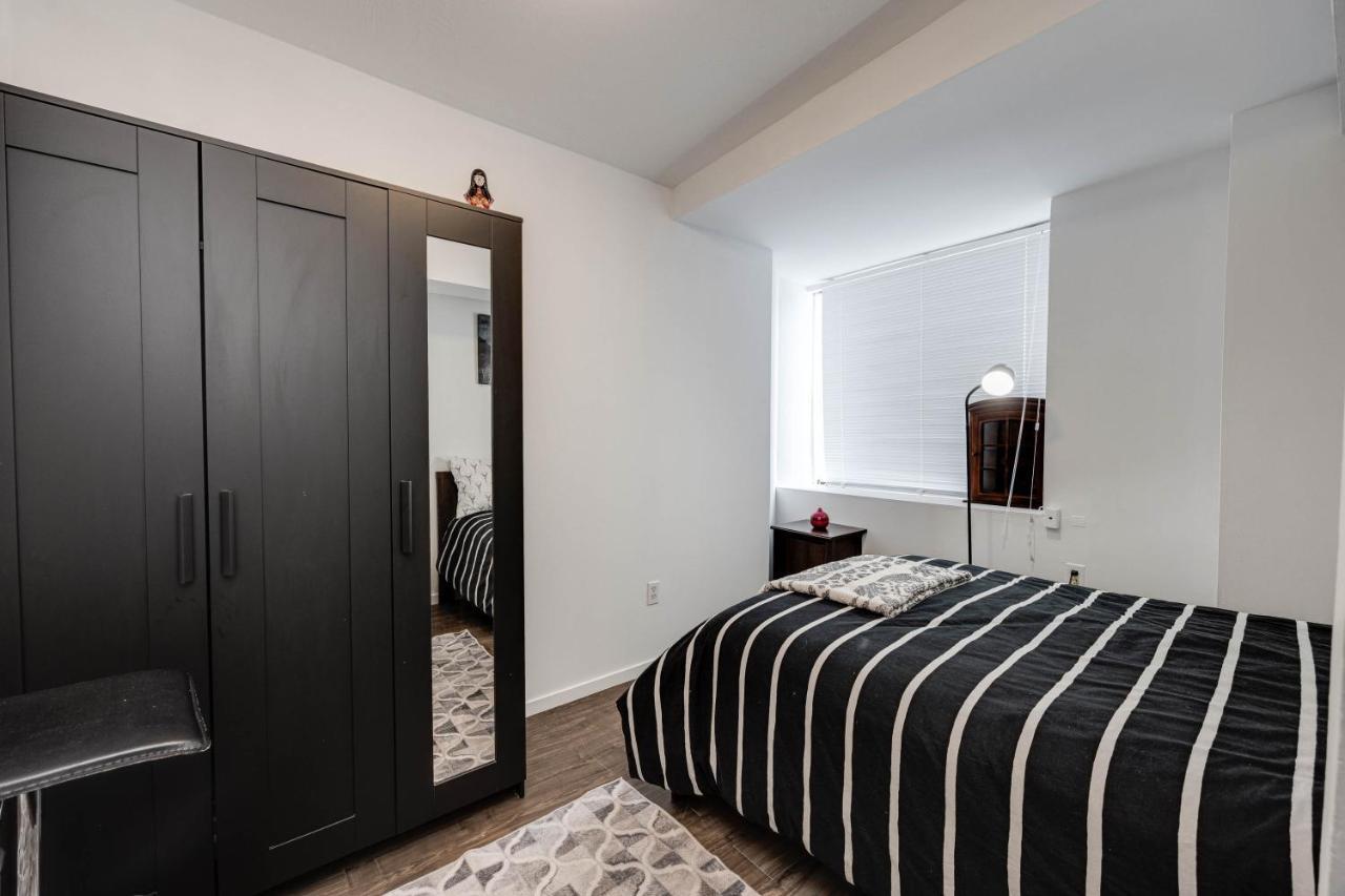 Bright Parkdale Court - Little Portugal W/ Free Parking Appartement Toronto Buitenkant foto