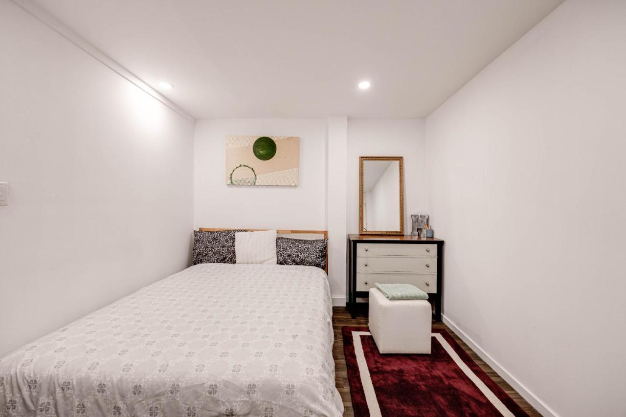 Bright Parkdale Court - Little Portugal W/ Free Parking Appartement Toronto Buitenkant foto