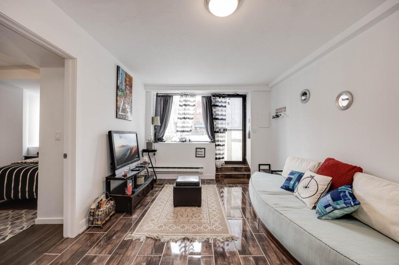 Bright Parkdale Court - Little Portugal W/ Free Parking Appartement Toronto Buitenkant foto