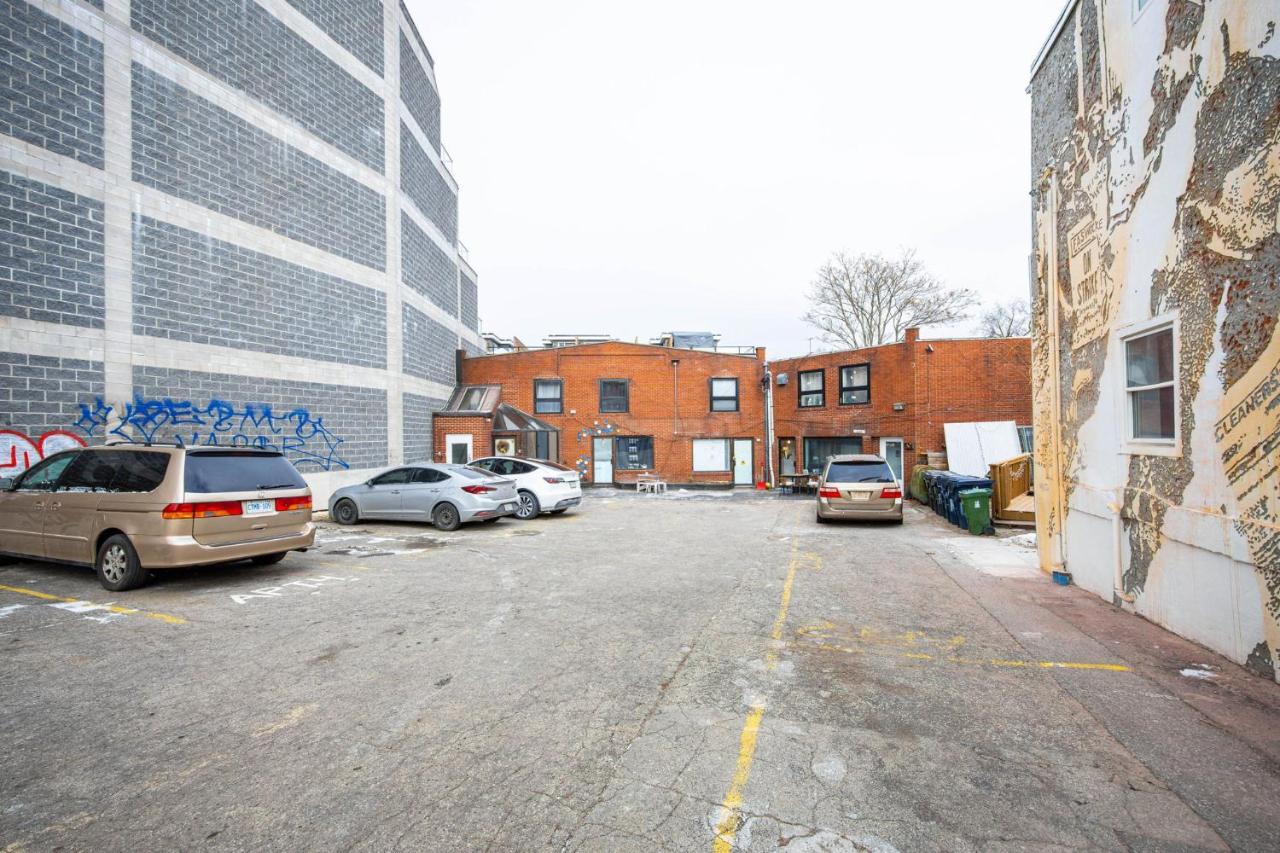 Bright Parkdale Court - Little Portugal W/ Free Parking Appartement Toronto Buitenkant foto
