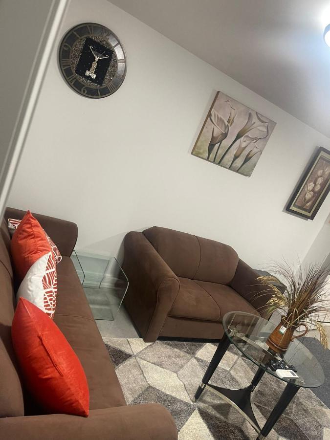 Bright Parkdale Court - Little Portugal W/ Free Parking Appartement Toronto Buitenkant foto