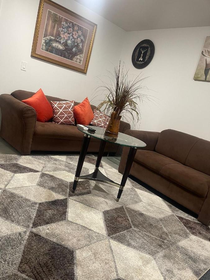 Bright Parkdale Court - Little Portugal W/ Free Parking Appartement Toronto Buitenkant foto