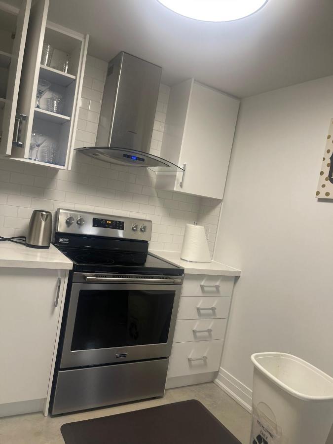 Bright Parkdale Court - Little Portugal W/ Free Parking Appartement Toronto Buitenkant foto