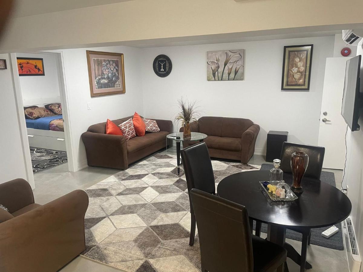 Bright Parkdale Court - Little Portugal W/ Free Parking Appartement Toronto Buitenkant foto
